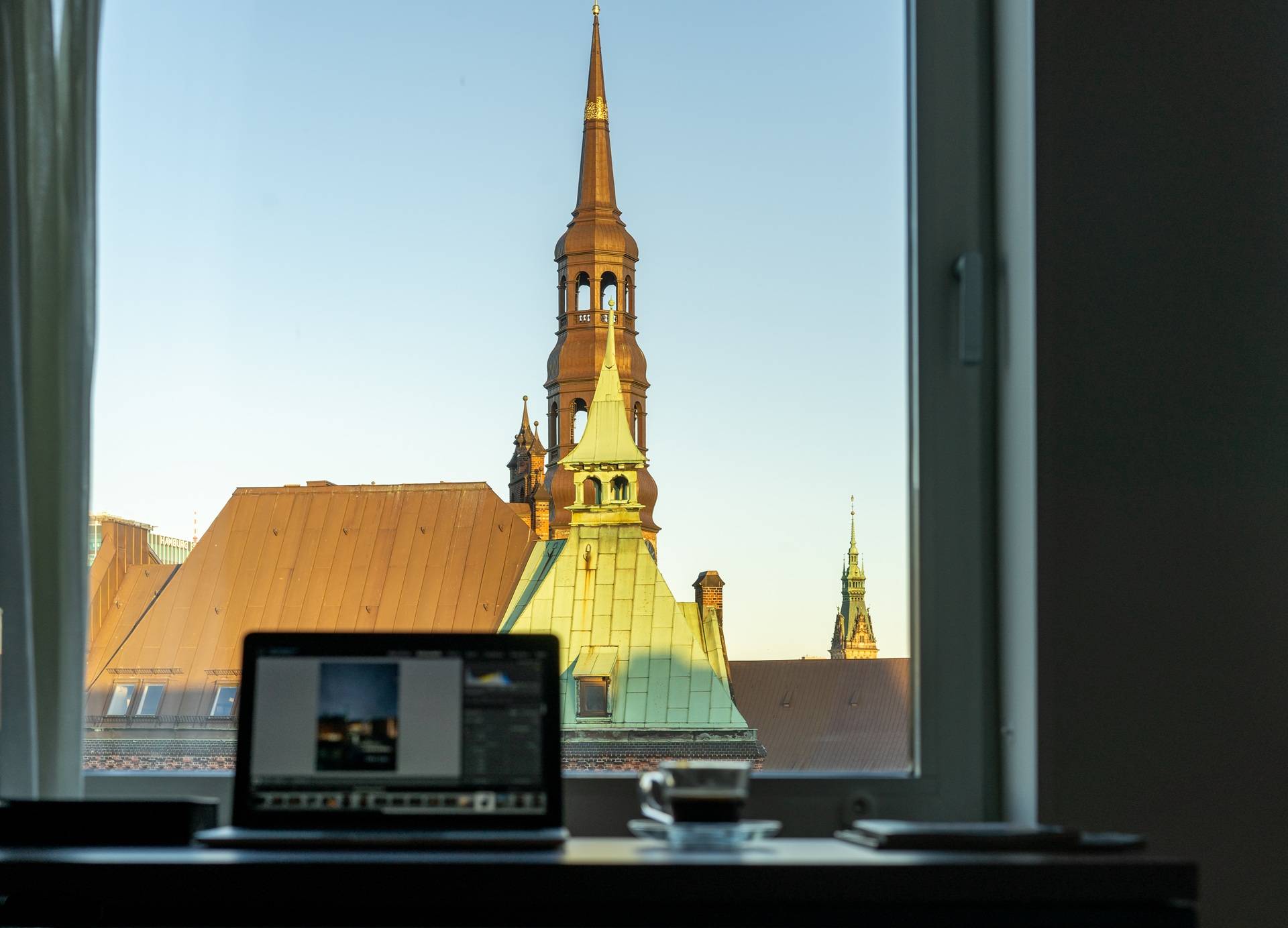Singlemode sorgt fuer Verbindung beim Arbeiten in Hamburg