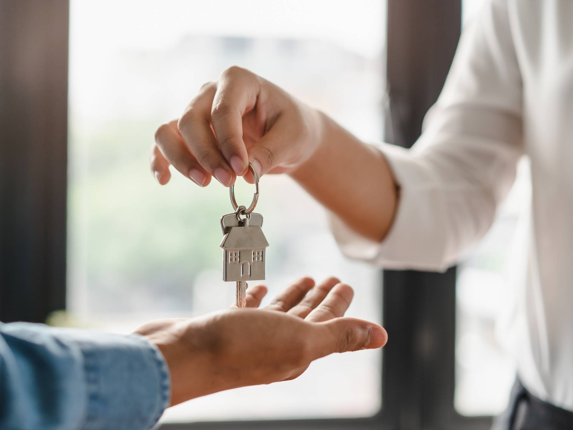 Erste Wohnungsübergabe mit Hausschlüssel | Entkalkungsanlage